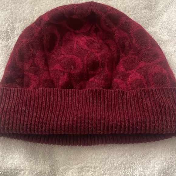 Coach Signature Beanie. Color: Burgundy - Picture 8 of 8